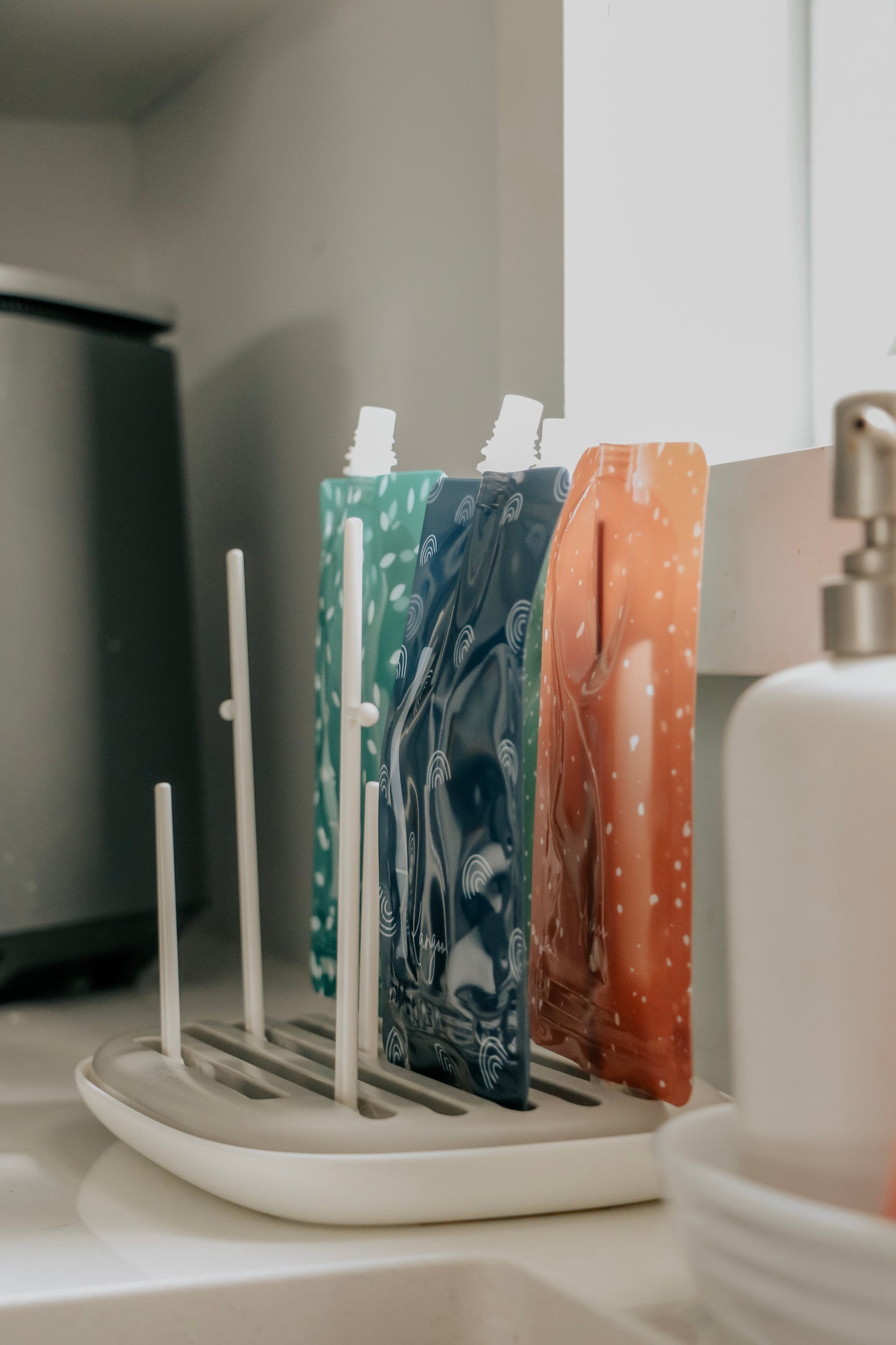 STARTER PACK Reusable pouches Neutral (6x) + Boho (6x) + Organizer + Brush + Anti-spill spouts + Drainer